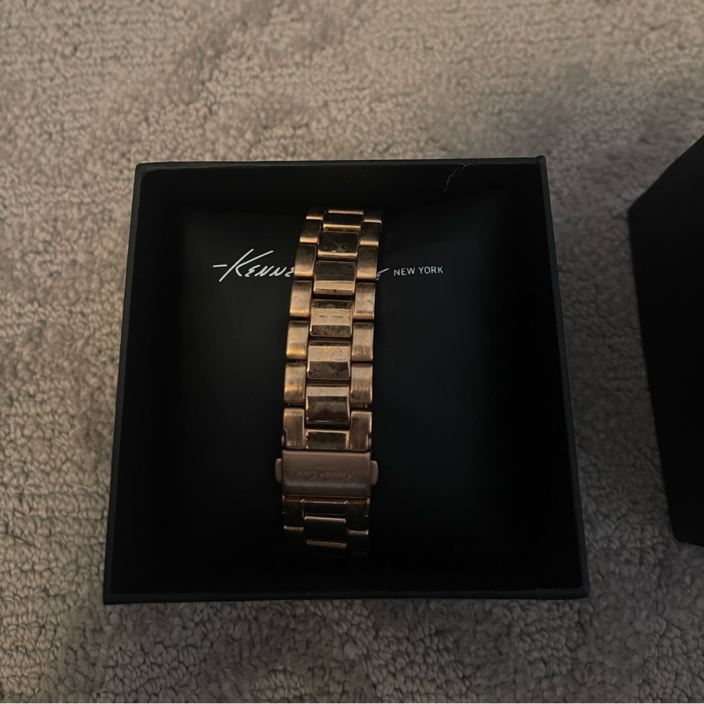 Kenneth Cole Watch - Picture 3 of 3